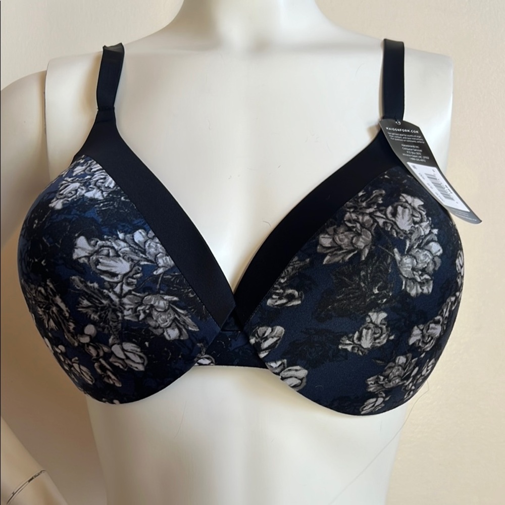 Maidenform Black and White Lace Embroidered Bra